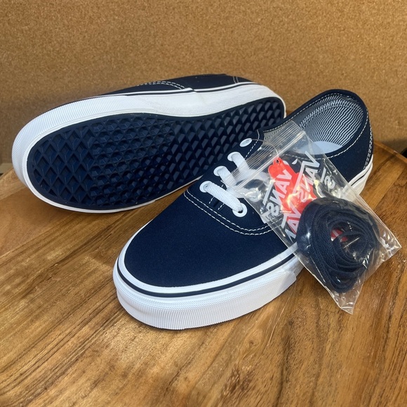 Vans Shoes - Vans
Classic
Brand new